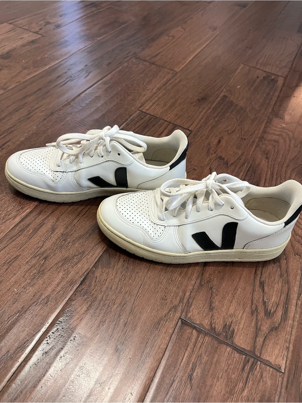 Veja V-10 black and white sneakers Size 8